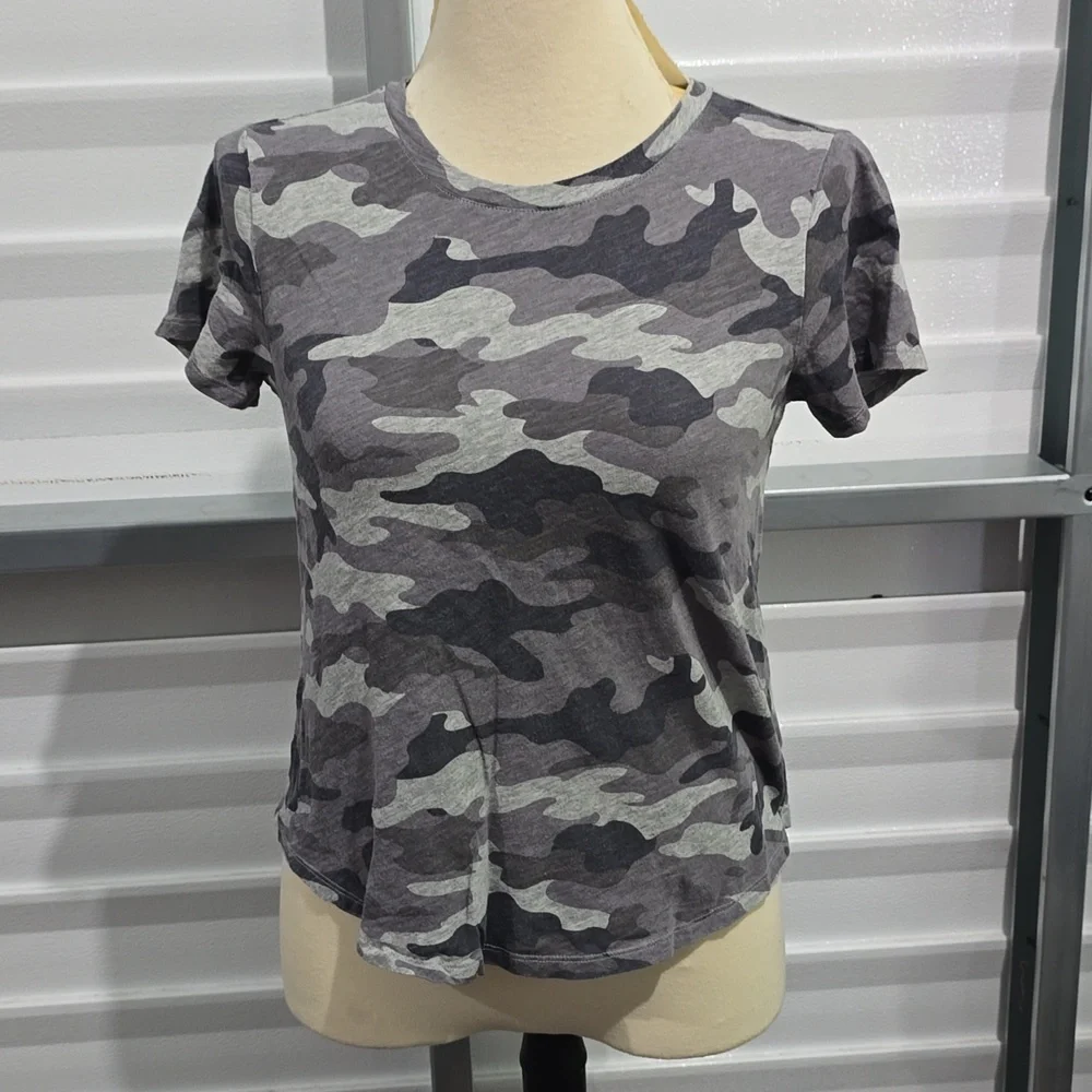 Old Navy Gray Crop Fitted Short Sleeve T-Shirt Size Small‎
